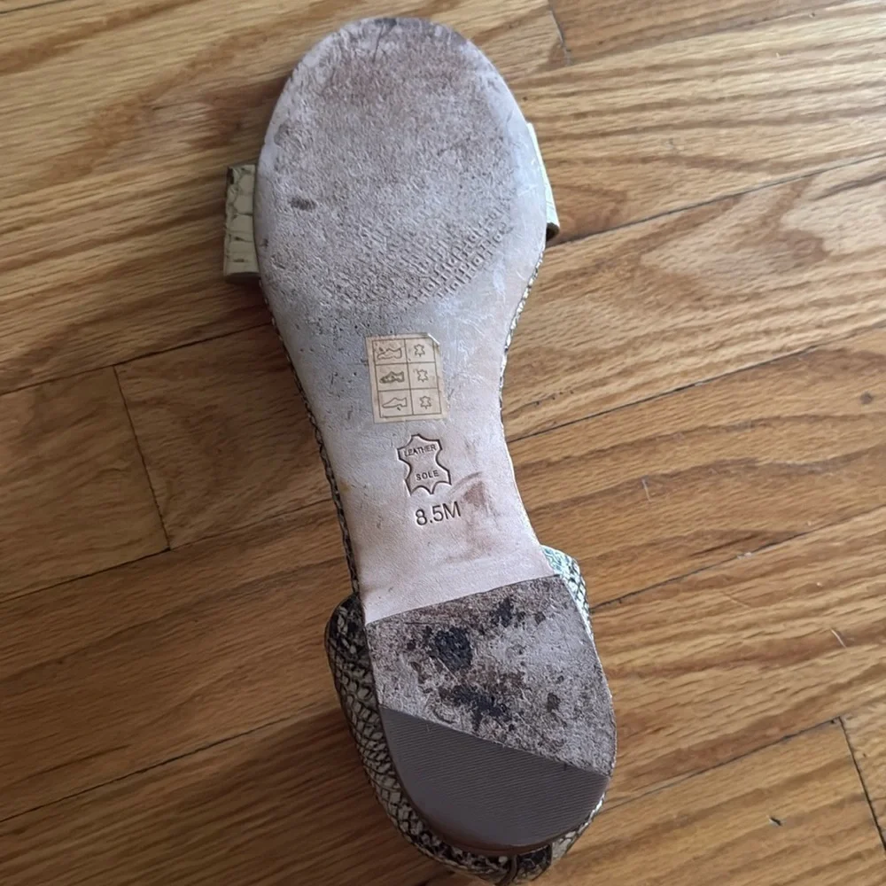 Tory Burch sz 8.5 Snakeskin Pattern Sandals flats alludes snake print leather